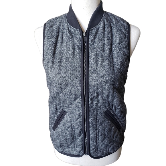 Old Navy Jackets & Blazers - 𝅺old NAVY Black Print Quilted Zip Up Vest with Pockets XS